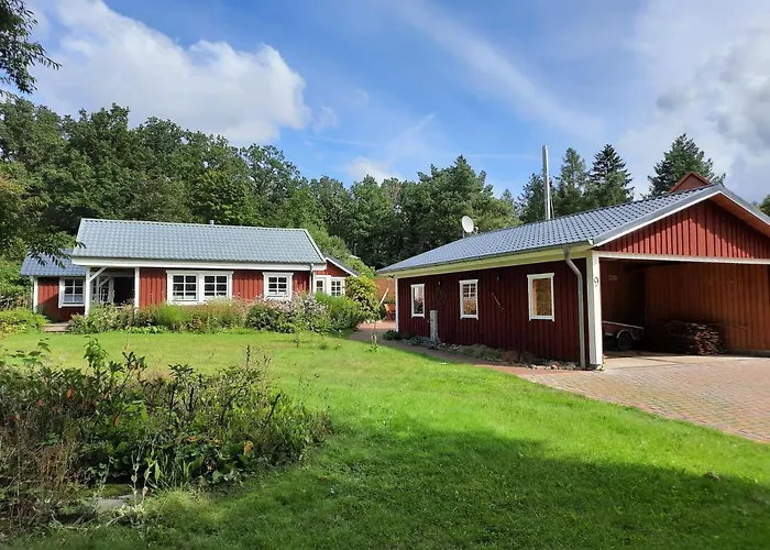 Idyllisches Schwedenhaus In Ruhiger Hanglage